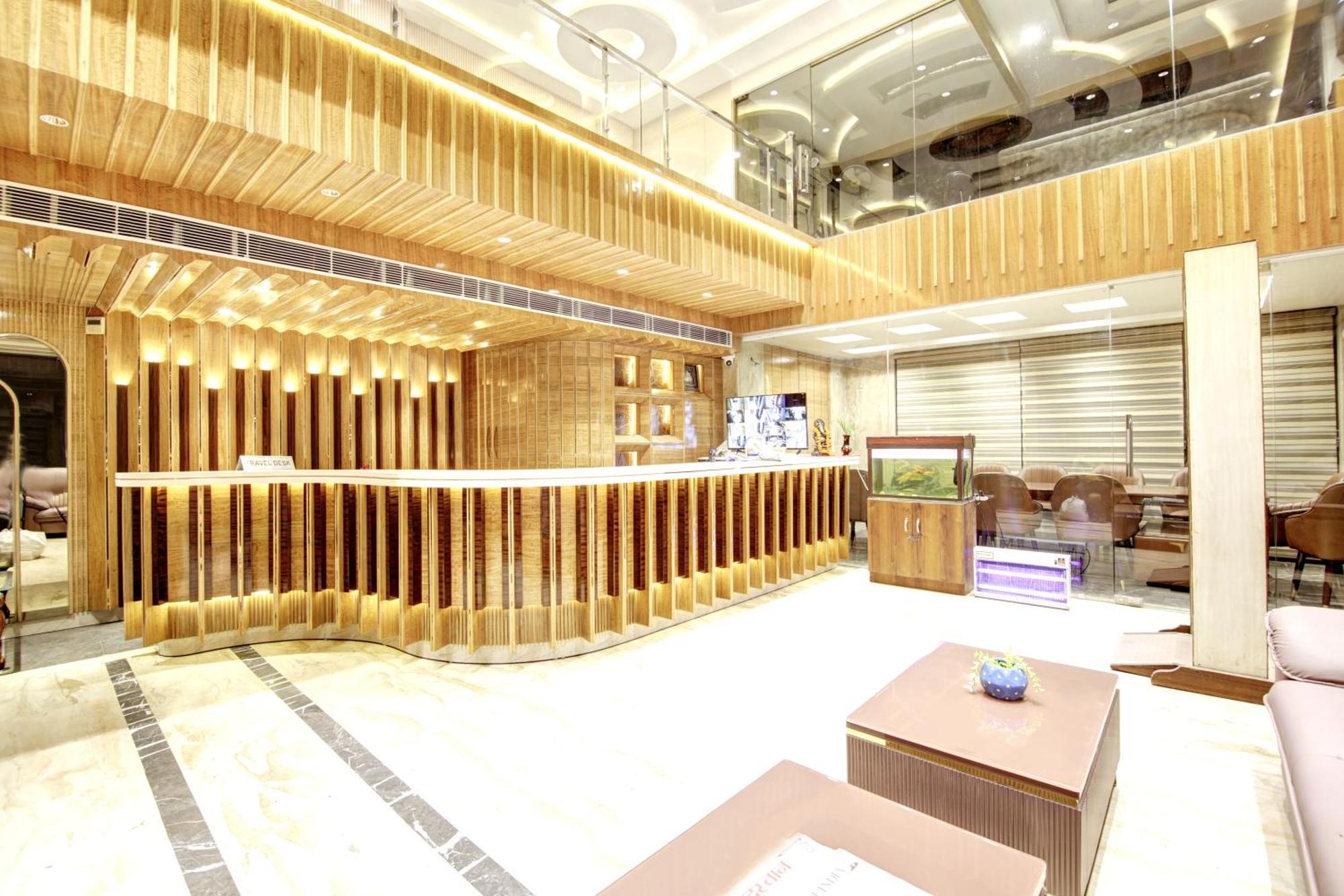 Hotel Krishna Plaza 'New Delhi' - By M S Hospitality エクステリア 写真