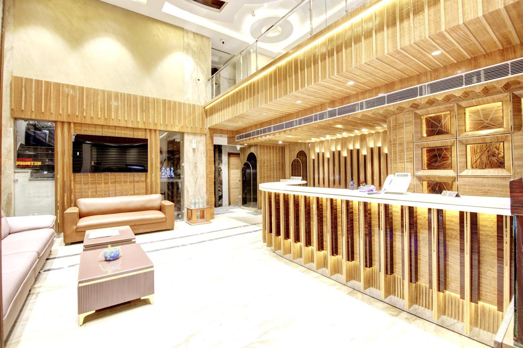 Hotel Krishna Plaza 'New Delhi' - By M S Hospitality エクステリア 写真