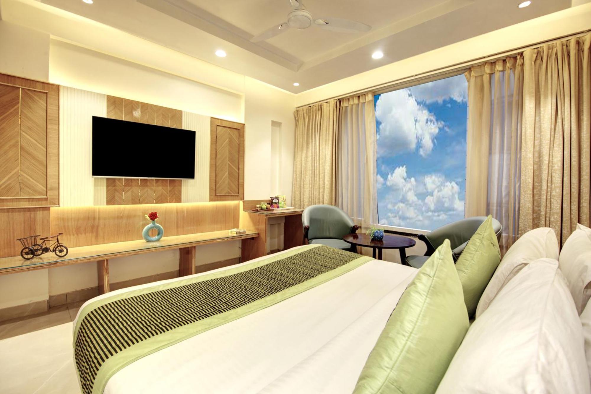 Hotel Krishna Plaza 'New Delhi' - By M S Hospitality エクステリア 写真