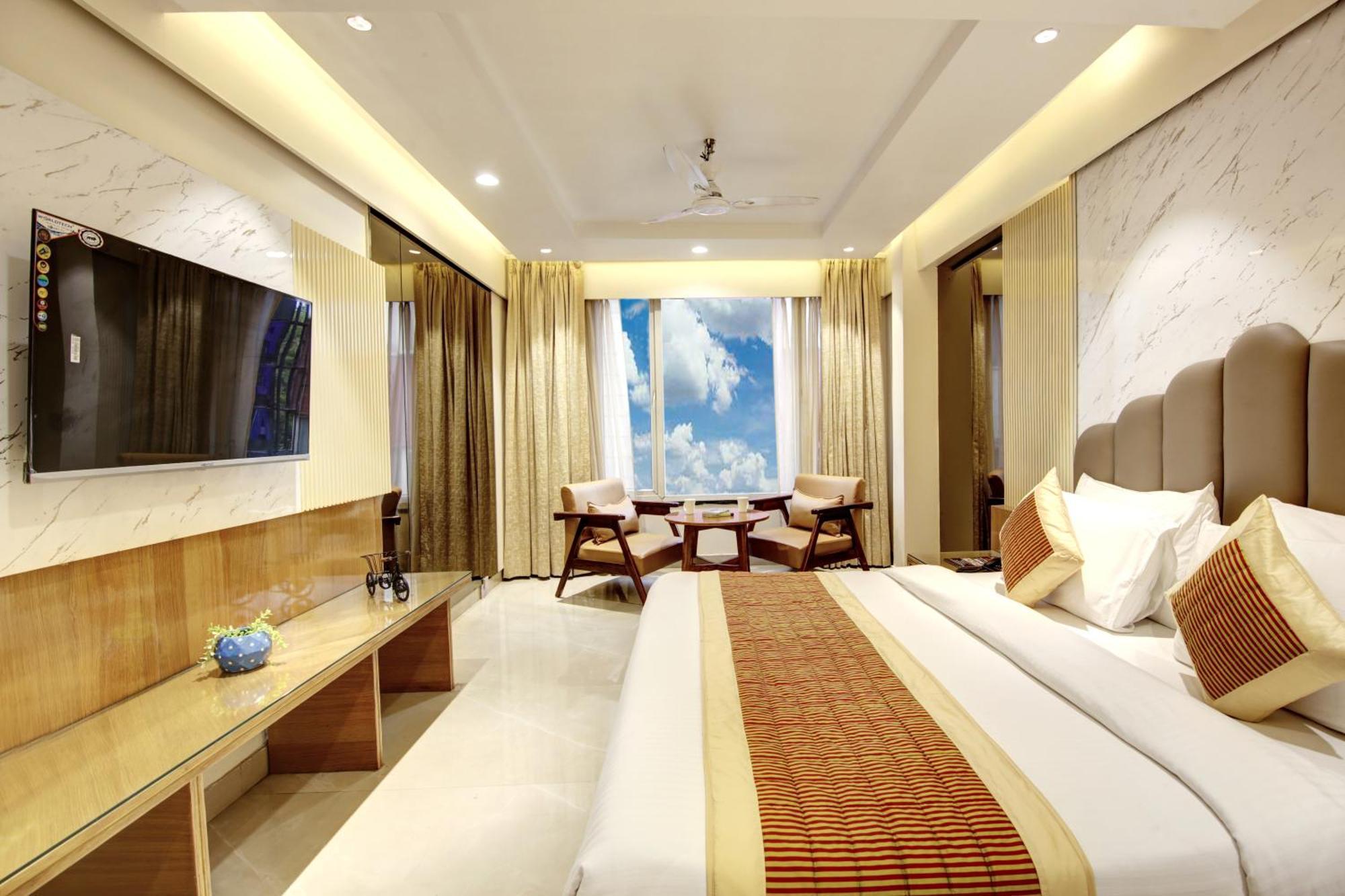 Hotel Krishna Plaza 'New Delhi' - By M S Hospitality エクステリア 写真